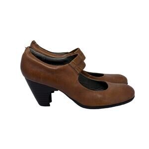BORN women's tan leather strap heels size 8 (39)